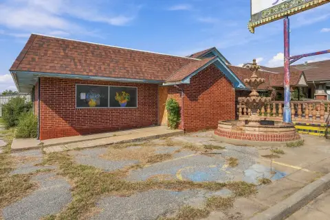 Single-Story Restaurant Building
