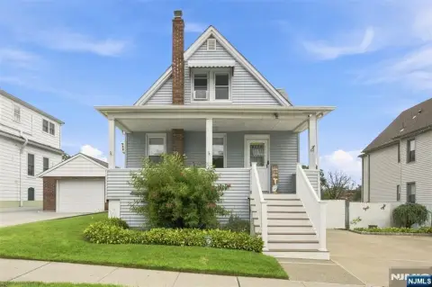 Renovated Duplex with Studio Unit