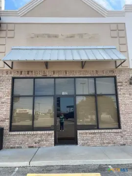 Retail Space in Busy Center