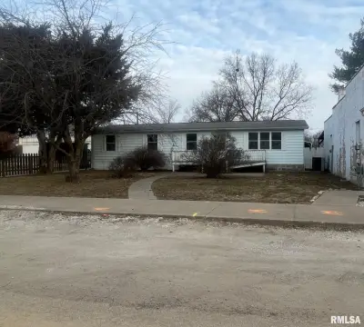 Commercial Land in Downtown Thayer