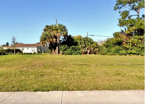 Residential Lot in North Port