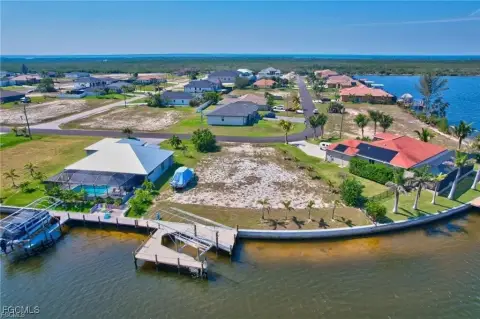 Waterfront Lot in Cape Coral