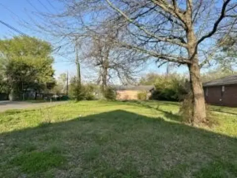 Vacant Corner Lot in Columbus