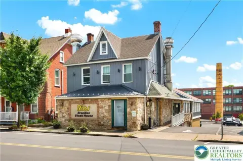 Mixed-Use Restaurant and Apartment