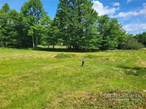 Lakefront Cottage Lot