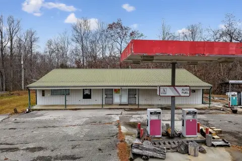 Versatile Commercial Property in Baxter, TN