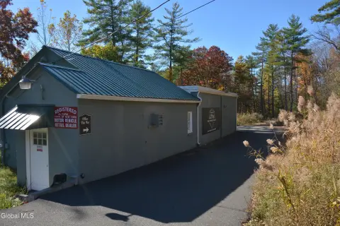 Standalone Flex Space with Overhead Door