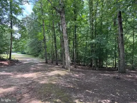 Lake-Access Homesite in Gated Community