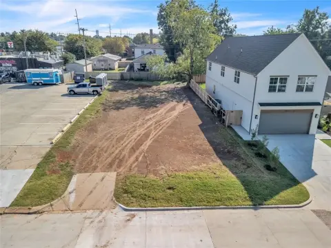 Land in High-Traffic Location