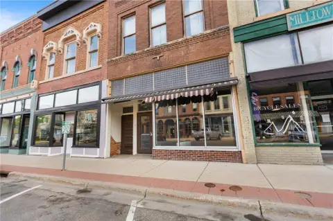 Iconic Downtown Building: Blank Slate