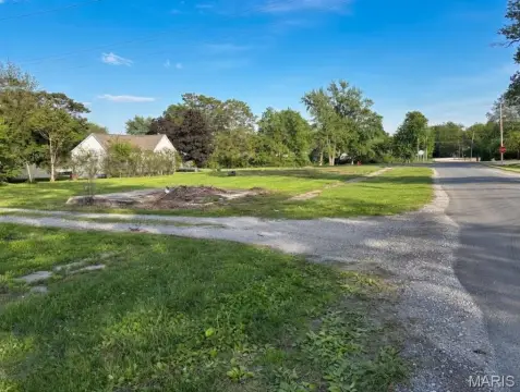 Corner Lot in Gillespie, IL
