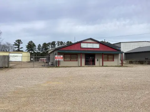 Commercial Building in Philadelphia, MS