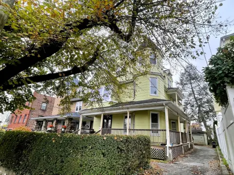Colonial Triplex in Mount Vernon