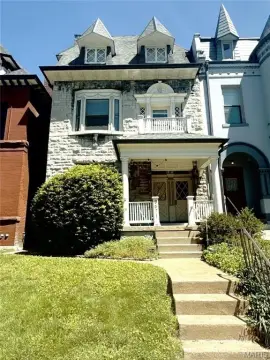 Spacious Shaw Neighborhood Duplex