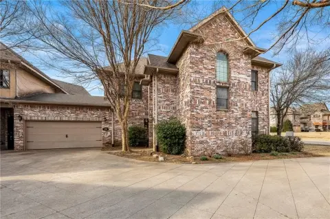 Luxury Condos Near Promenade