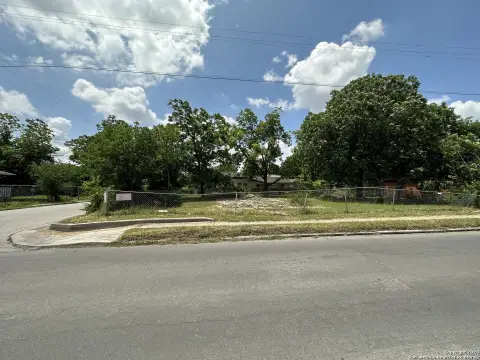 Corner Lot in San Antonio