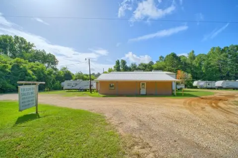 Flex Building with Rear Bay