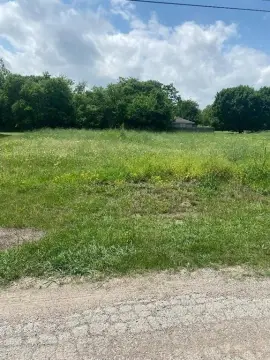 Residential Land in Lancaster, Texas