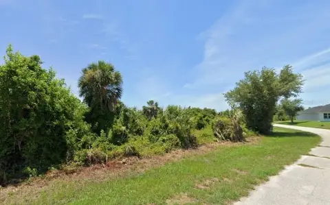 Residential Lot in Waterfront Community