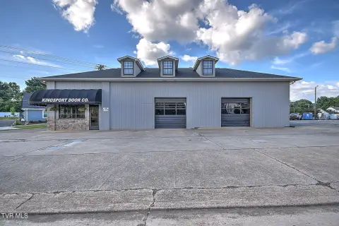 Automotive Garage and Showroom Building