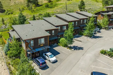 Six-Unit Townhome-Style Multifamily