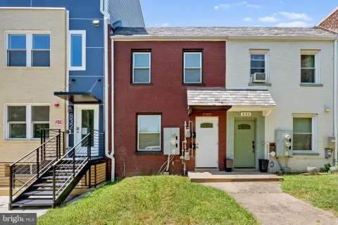 Fully Renovated Duplex with 1BR Units