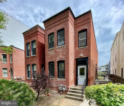 Brick Duplex with Two Flats