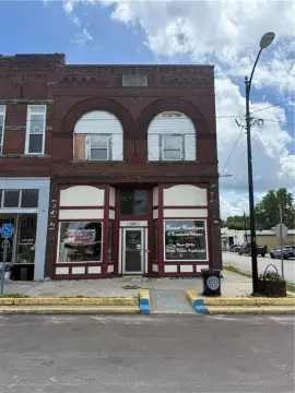 Restaurant and Retail with Living Quarters