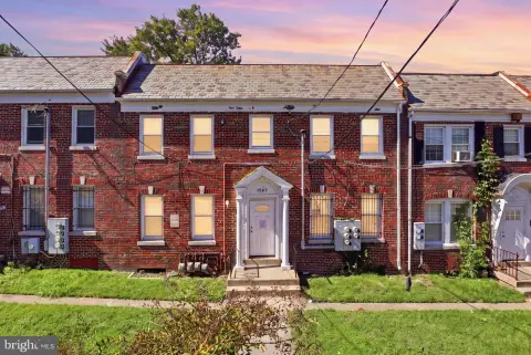 Brick 4-Unit Apartment Building