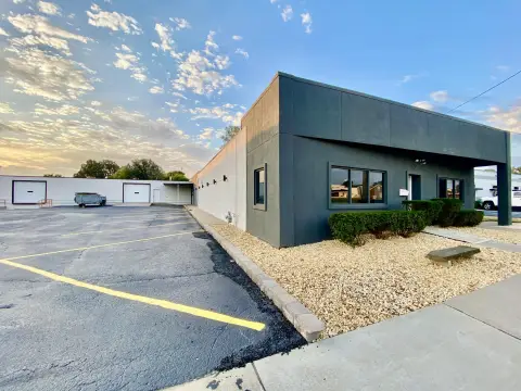 Mixed-Use Office and Warehouse