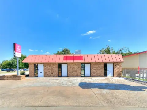 Flexible Corner Office Building