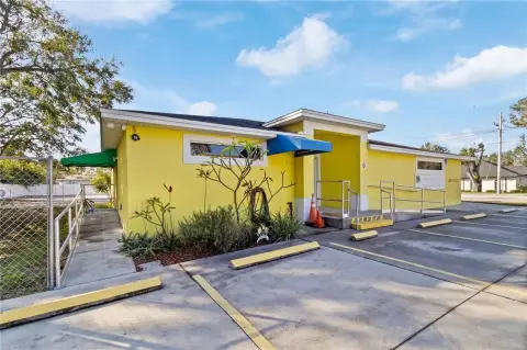 Retail-Flex Building with Ramped Access
