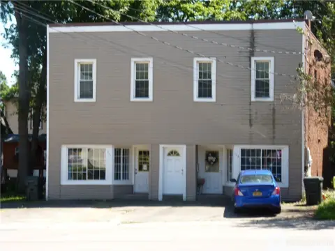 Three-Unit Triplex with Deck