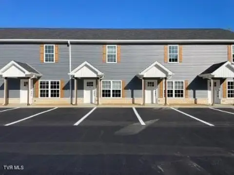 Townhouse with Private Ensuite Baths