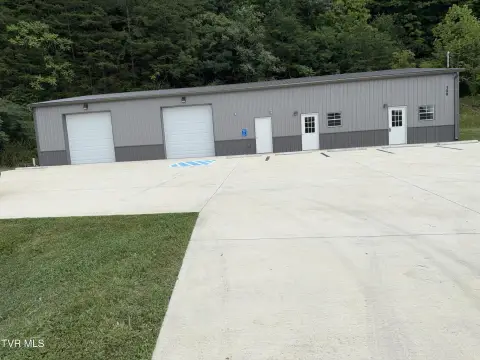 Single-Story Metal Flex Warehouse