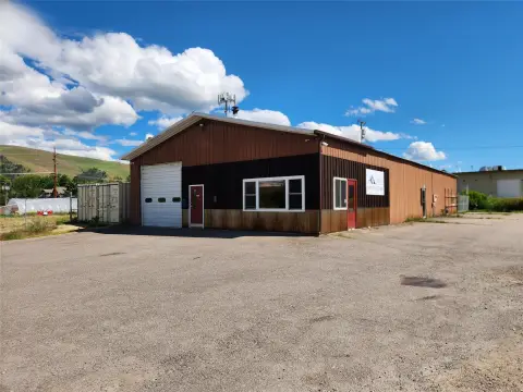 Highway-Facing Flex Building