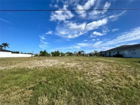 Waterfront Lot in Cape Coral