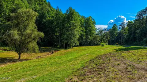 Unrestricted Multi-Parcel Land