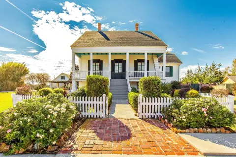Historic Bed & Breakfast with Pool