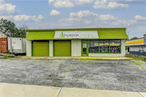 Dual-Zoned Retail Storefront Lot
