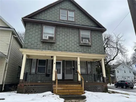 Cash-Flowing Duplex in Vibrant Rochester