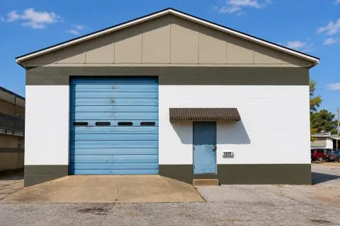 Drive-Through Warehouse