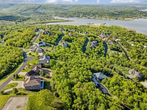 Hollister Land with Lake View