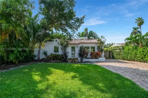 Duplex with Detached Cottage