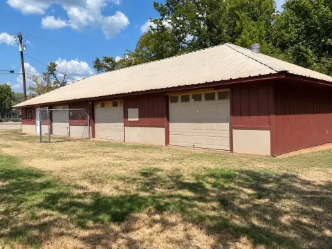 Three-Bay Flex Property