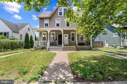 Updated Twin Home with En Suite