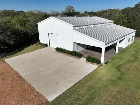 Modern Barndominium on 10.5 Acres