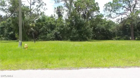 Deeded Residential Lot in Community