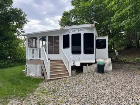 Furnished Mobile Home with Dock Access