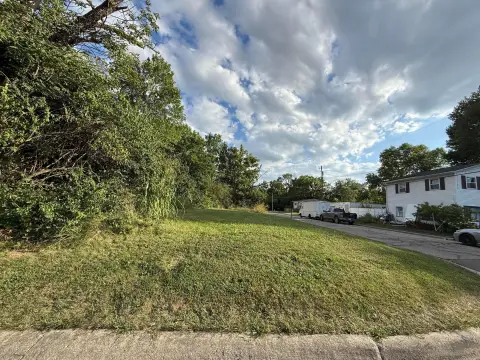 Residential Land in Urbancrest, OH